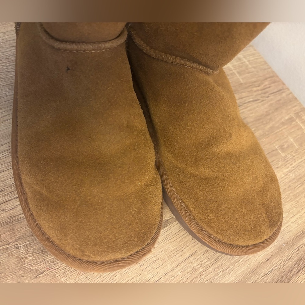 Koolaburra by UGG Suede Tan Short Winter Boots - Picture 2 of 7